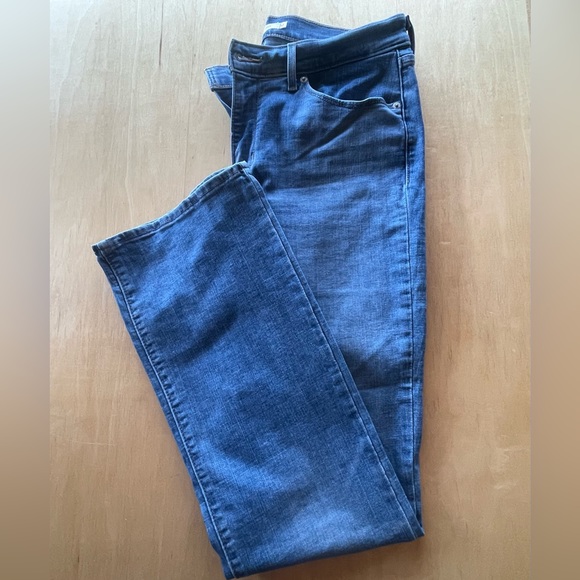 Levi’s Classic Fit Bootcut Jeans. - Picture 4 of 7